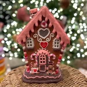 Love & Cupcakes Valentine’s Day gingerbread house pink love table top